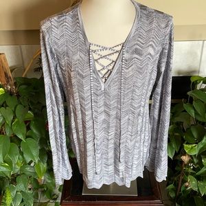 Beautiful White House Black Market blouse (187)